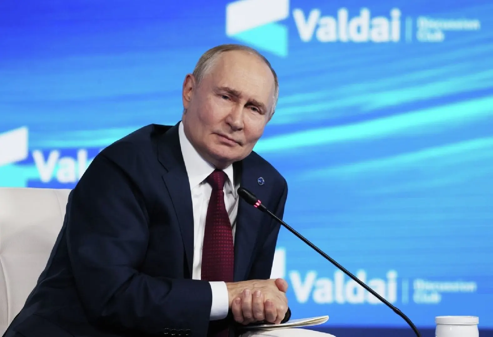 Международный уголовный суд постановил, что страны, ратифицировавшие Римский статут, обязаны арестовать Владимира Путина при его приглашении на переговоры, за исключением случаев, когда встречи организованы под эгидой ООН.