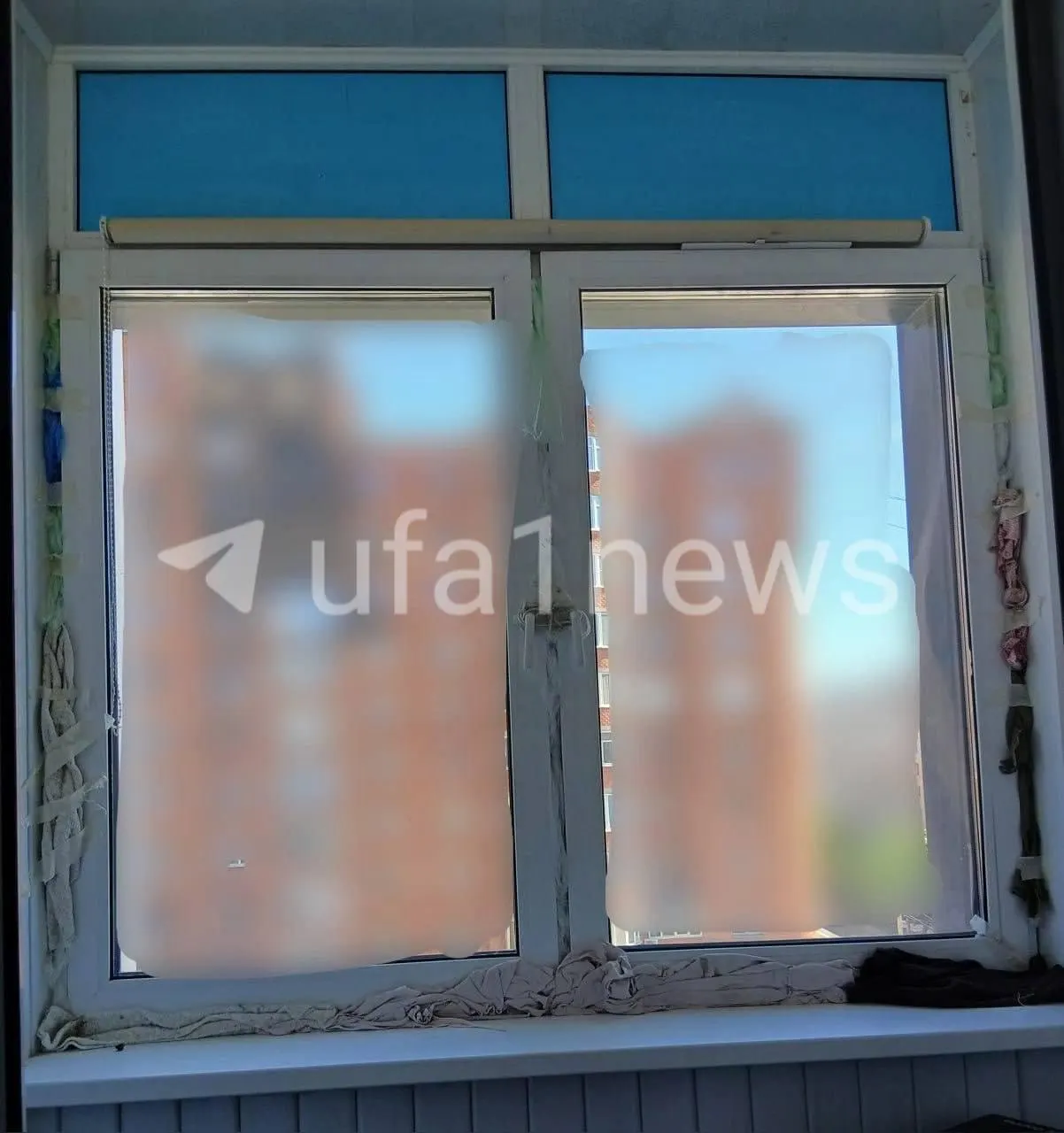 Квартире жительницы Уфы повредило окно в результате попадания беспилотника — компания посчитала ущерб в ~200 тыс. руб., обещанные работы до сих пор не выполнены.