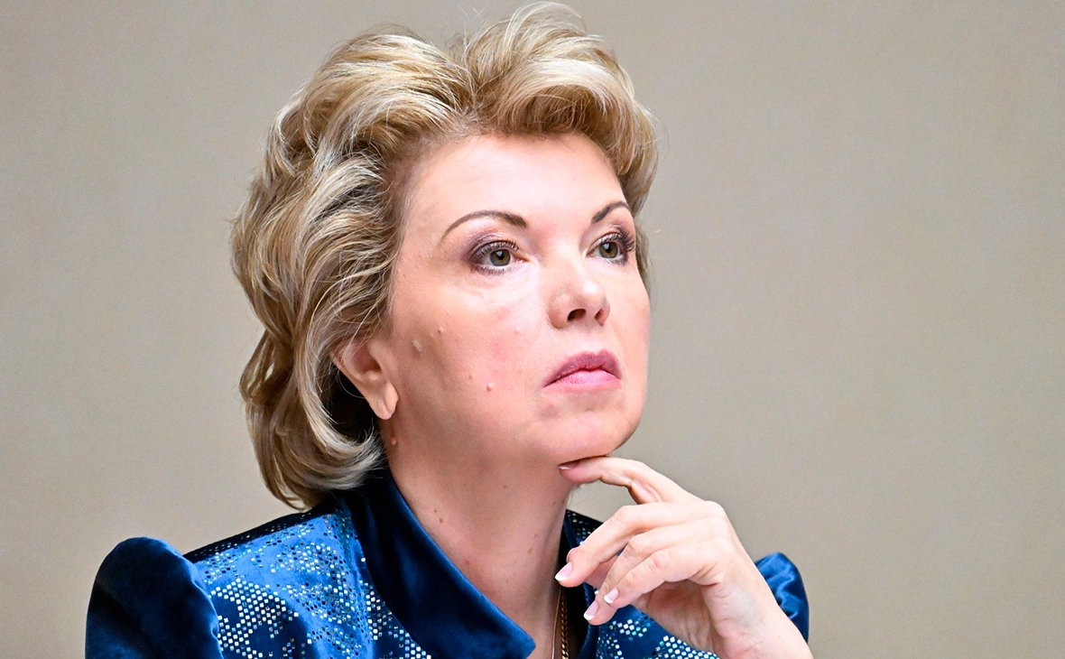 Советник по культуре Елена Ямпольская сообщила, что в разделе о крылатых выражениях планируют добавить фразы современных героев речи. Первые единые пособия для 10–11 классов намерены ввести с 1 сентября 2027 года.