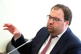 Министерство цифрового развития планирует внедрять механизмы подтверждения возраста пользователей на интернет‑платформах. Ведомство изучает опыт ряда сервисов, в том числе Roblox.