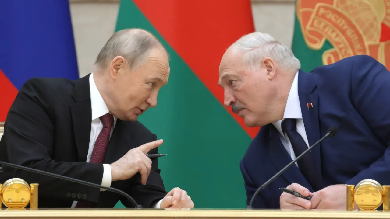 26 июня президенты России и Беларуси встретились в резиденции на Валдае; официальных заявлений не последовало — обсуждались вопросы региональной безопасности, торгово‑экономического взаимодействия и проекты Союзного государства.
