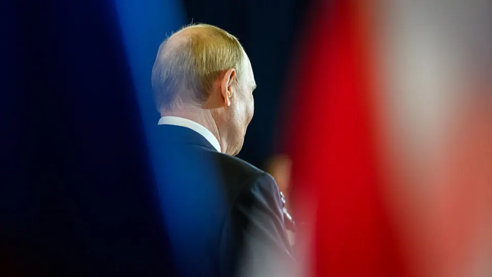 Исчезновение «открытого» рейтинга совпало с заметным снижением доверия к президенту и ростом общественной тревоги; при этом рейтинг одобрения остаётся существенно выше, чем «открытый» показатель.