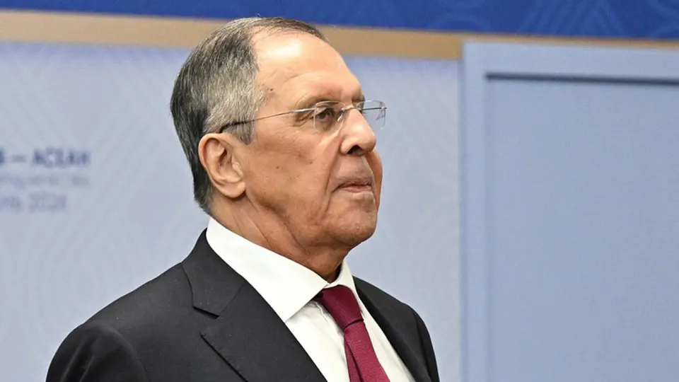 Министр иностранных дел сообщил, что по указанию президента продолжатся регулярные групповые удары по объектам, от которых «напрямую зависит боеспособность» украинских вооружённых сил. Заявление последовало после самой масштабной ночной атаки дронов на Московский регион.