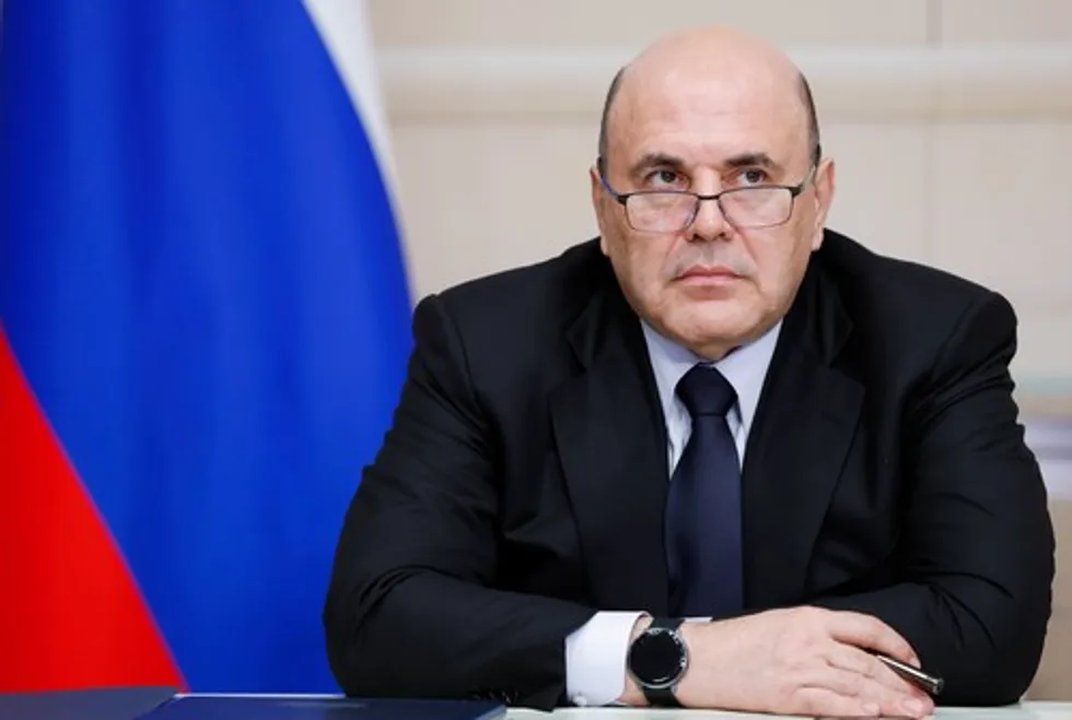 По данным утечек, сестра премьера в 2022 году положила на депозит в Газпромбанке 12 млрд рублей; суммы и связи с бизнесом вызывают вопросы — разрыв между официальными доходами и накоплениями велик.