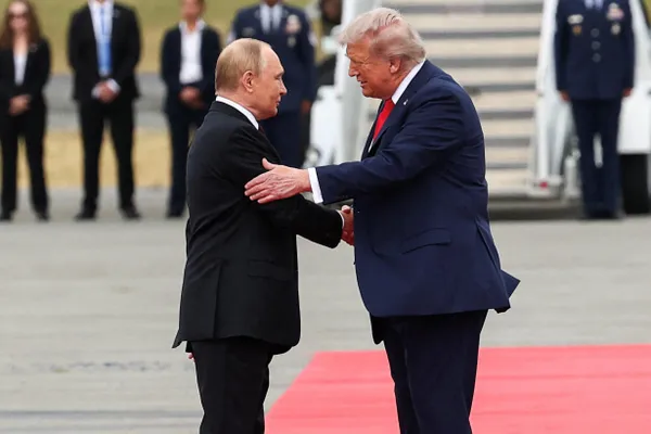 Президент заявил, что Москва готова к диалогу с Киевом на базе соглашений, достигнутых в Стамбуле весной 2022 года. Речь идёт о проекте мирного договора с ключевыми уступками со стороны Украины и гарантиями безопасности.