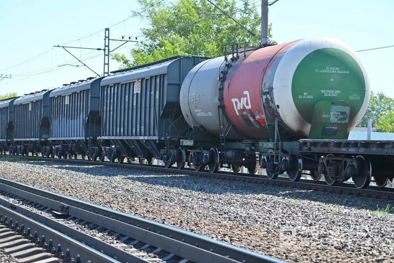 Штаб будет координировать приём и перевозку нефтегрузов, с особым акцентом на авиакеросин для аэропортов и поиском решений для лимитирующих направлений.
