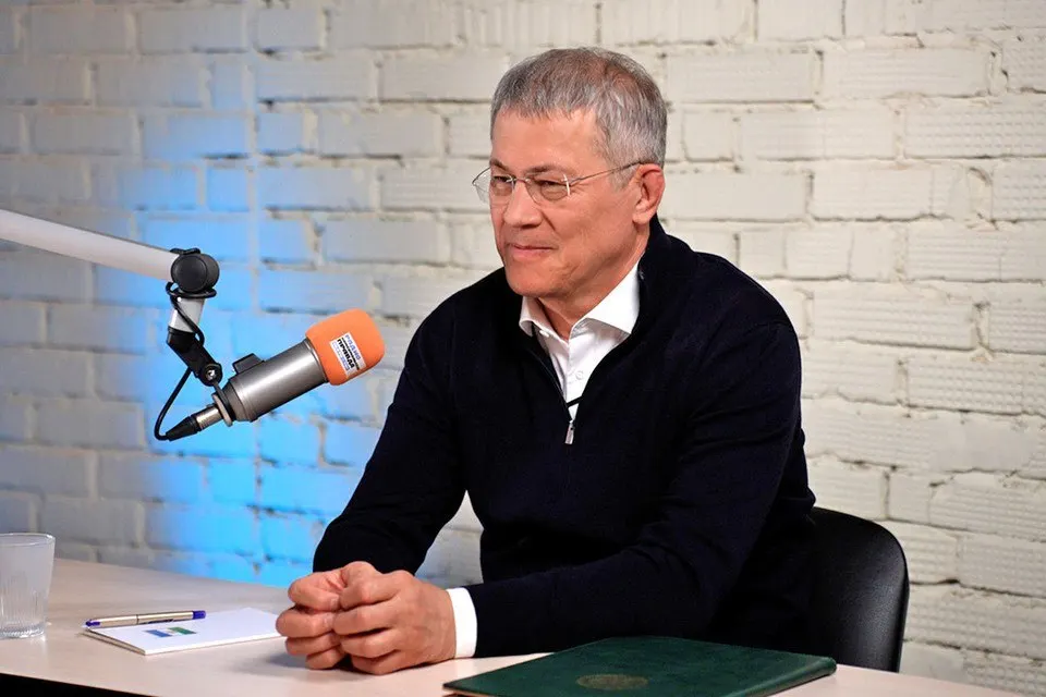 Глава республики заявил, что рост Уфы опережает развитие инфраструктуры: решается проблема транспортной доступности районов, республиканские власти закупают автобусы и рассматривают проект метро наряду с развитием электротранспорта.