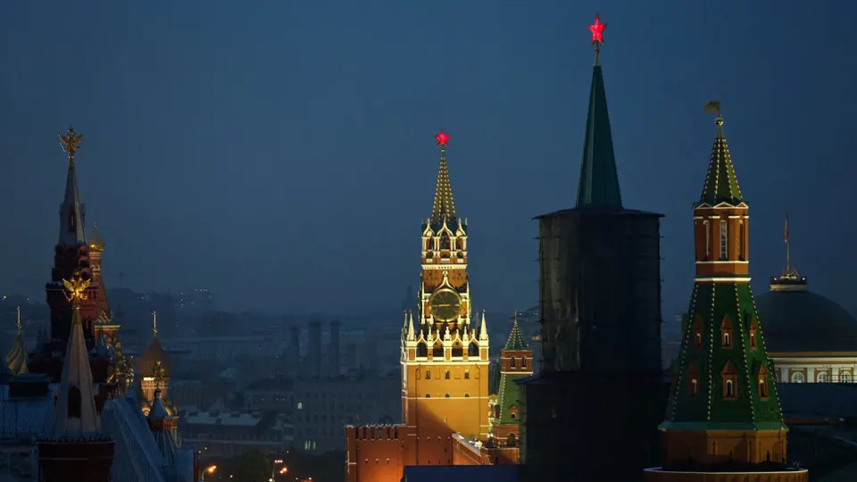 Утекшие файлы показывают, что российское Агентство социального проектирования планировало создавать клоны «Википедии», поддельные СМИ и фиктивные аналитические центры, чтобы продвигать кремлёвские нарративы в результатах поиска и при обучении больших языковых моделей.