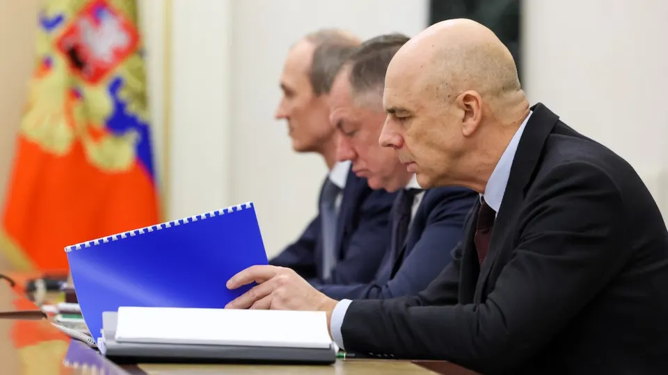 Индекс RGBI обновил минимумы, а доходности длинных облигаций достигли 15,5% на фоне роста военных расходов, усиления бюджетных рисков и осторожной политики Центробанка.