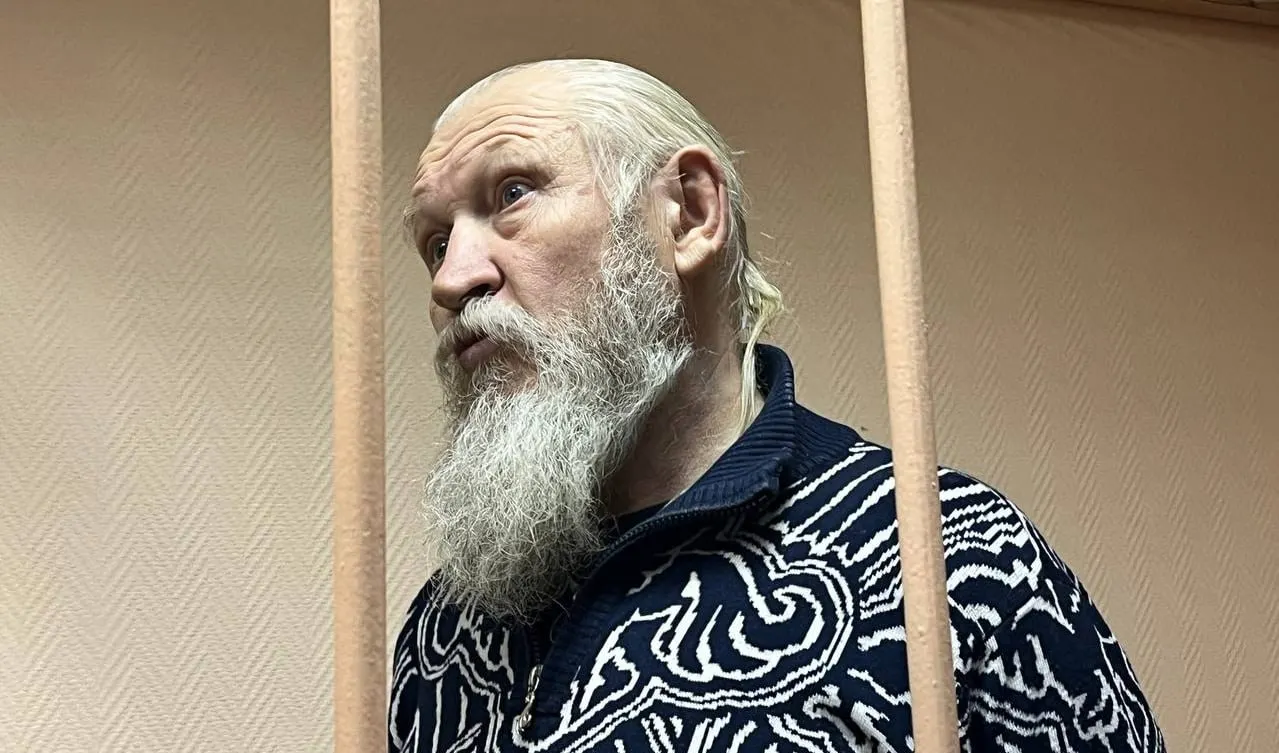 Михаил Александрович Глущенко, бывший депутат от ЛДПР и осуждённый за соучастие в убийстве Галины Старовойтовой, включён в список экстремистов и террористов.