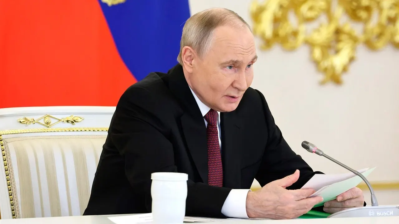 По словам президента, Россия по темпам роста обгоняет страны ЕС. По паритету покупательной способности экономика РФ занимает 4-е место в мире и первое в Европе.