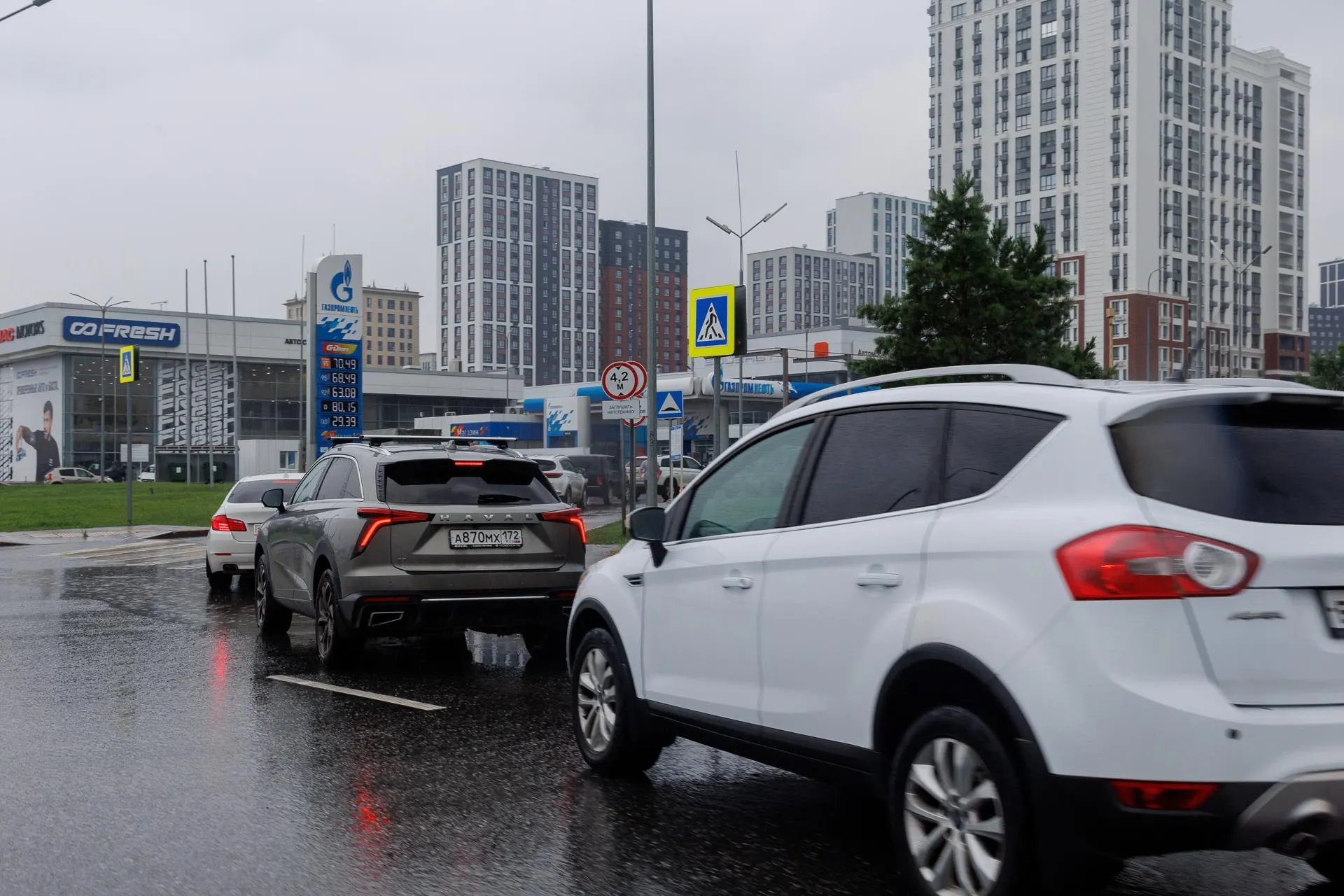 Власти запретили вывоз дизельного топлива. Мера носит временный и вынужденный характер — она может снизить дефицит в краткосрочной перспективе, но не решит системные проблемы отрасли.
