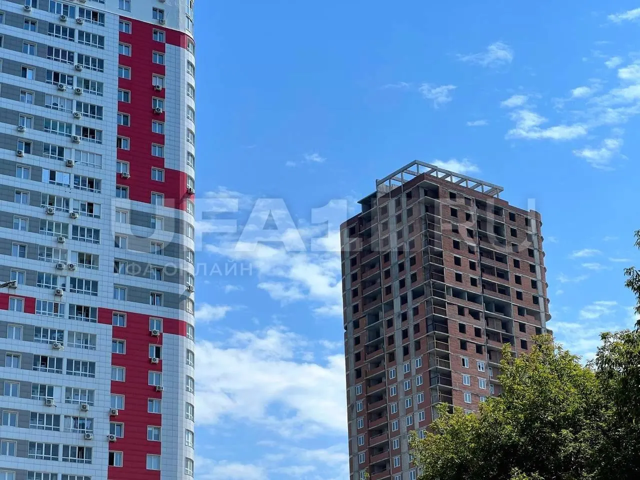 Второй корпус ЖК «Риверсайд» на стадии долгостроя: здание 27 этажей выставлено на продажу со скидкой — цена снизилась с 678,4 млн до 542,7 млн рублей.