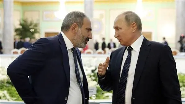 Пашинян в телефонном разговоре с Путиным заявил, что ограничения на импорт армянских товаров в Россию противоречат нормам ЕАЭС и призвал принять меры. В беседе также обсуждалась необходимость проведения референдума о будущем внешнеэкономической ориентации Армении.