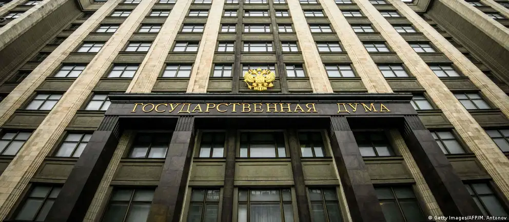 Нижняя палата парламента приняла поправки в Налоговый кодекс, которые корректируют схему компенсаций нефтяникам, расширяют перечень объёмов для биржевых продаж и вводят механизмы компенсации для импортного дизеля.