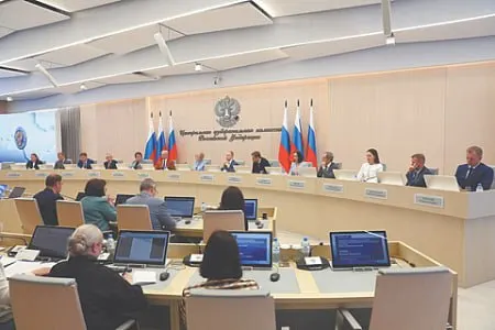 Центризбирком подготовил проект постановления, которое может привести к исключению нескольких кандидатов из партсписка «Яблока». Если из списка выбывает четверть кандидатов, партия может быть снята с выборов.