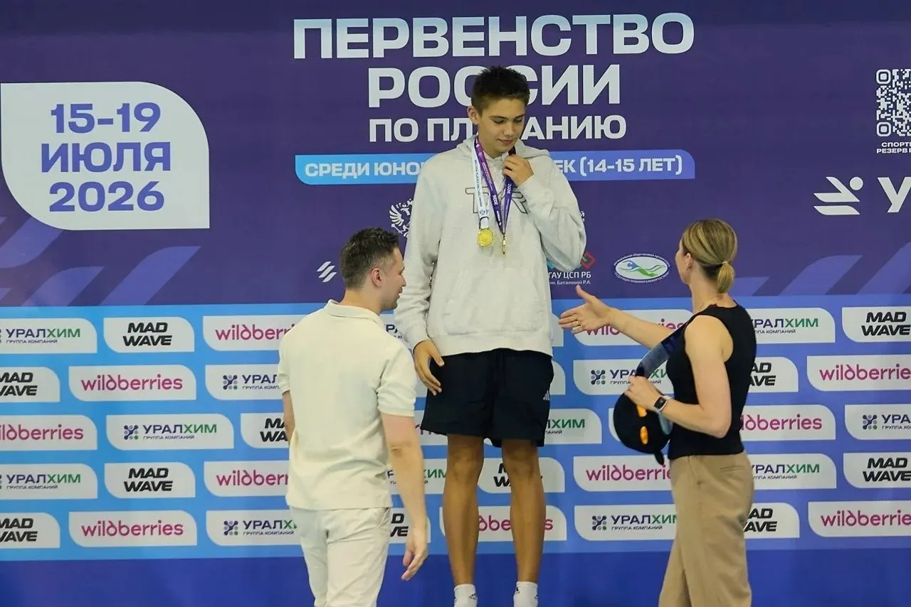 Никита Кузнецов выиграл дистанции 400, 800 и 1 500 м вольным стилем на всероссийском первенстве среди 14–15-летних, которое прошло в Уфе с 15 по 19 июля.