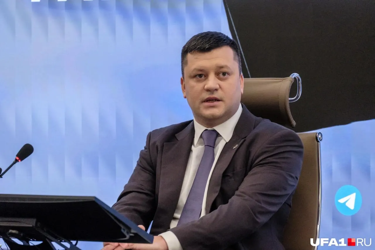 В администрации сообщили, что Мавлиев формально остаётся в штате — для увольнения нужно решение суда. По решению суда ему предъявлены ограничения, из‑за которых он не может исполнять обязанности главы администрации.