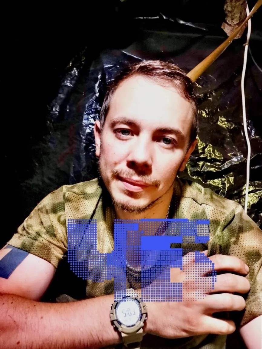 Отец утверждает, что родственников не известили о похоронах сына: тело похоронили в Балтийске (Калининградская область) без согласия семьи, а закон оставил права на распоряжение лишь «супруге».