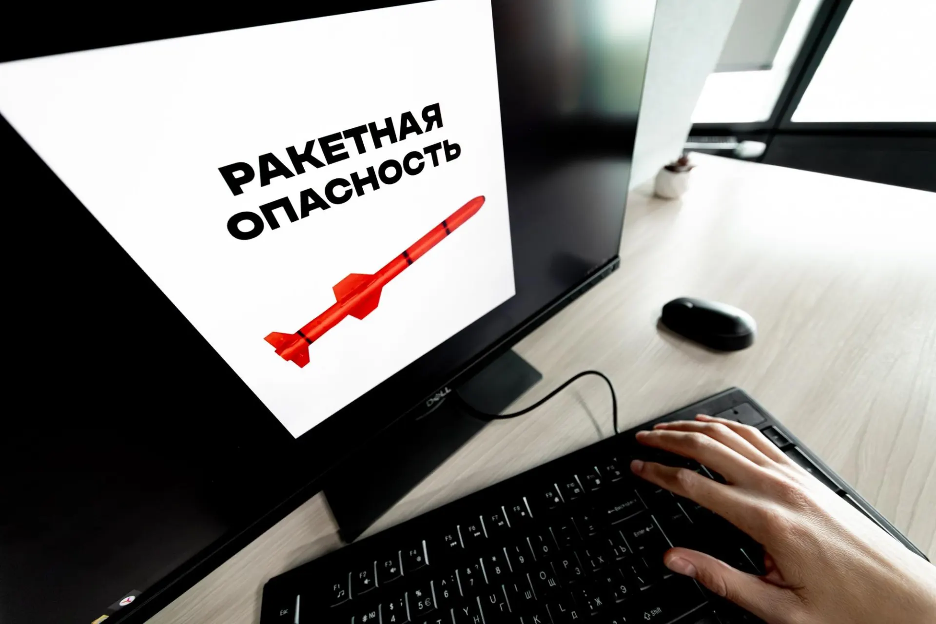 В ряде российских регионов, включая Воронежскую область, объявлена ракетная опасность — в некоторых местах звучали воздушные тревоги. Подробности уточняются.