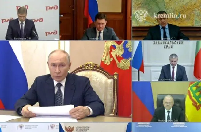 Глава Забайкальского края доложил президенту о проблемах с поставками топлива и предложил два системных решения — мини-НПЗ и увеличение импорта. Президент поддержал привлечение малого и среднего бизнеса и поручил ускорить работу.