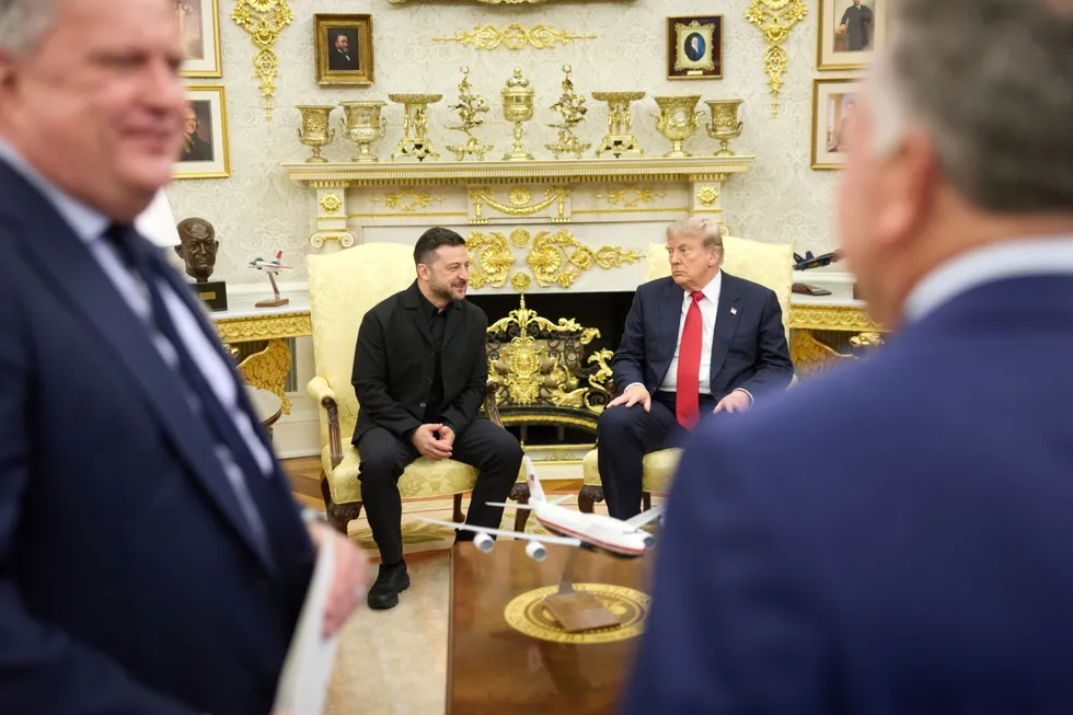 Встреча президента Украины с Дональдом Трампом в Вашингтоне завершилась позитивными оценками сторон. Обсуждали поставки ракет для комплексов Patriot, санкции против поставщиков российских углеводородов и дальнейшую координацию помощи.