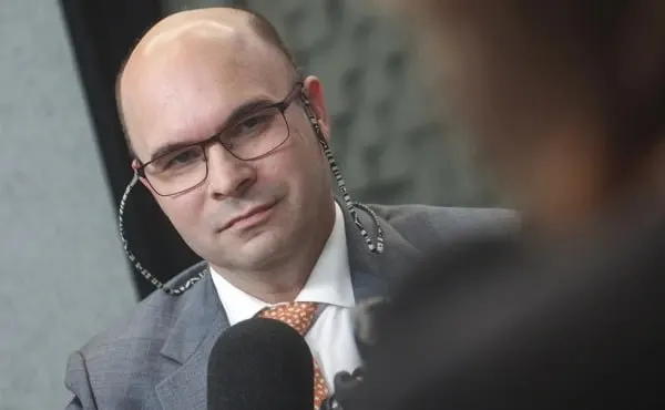 В ходе часовой прямой линии Заботкин рассказал о курсе рубля, драйверах валютного курса, подходе к депозитам, прогнозах инфляции и состоянии ликвидности банковского сектора.