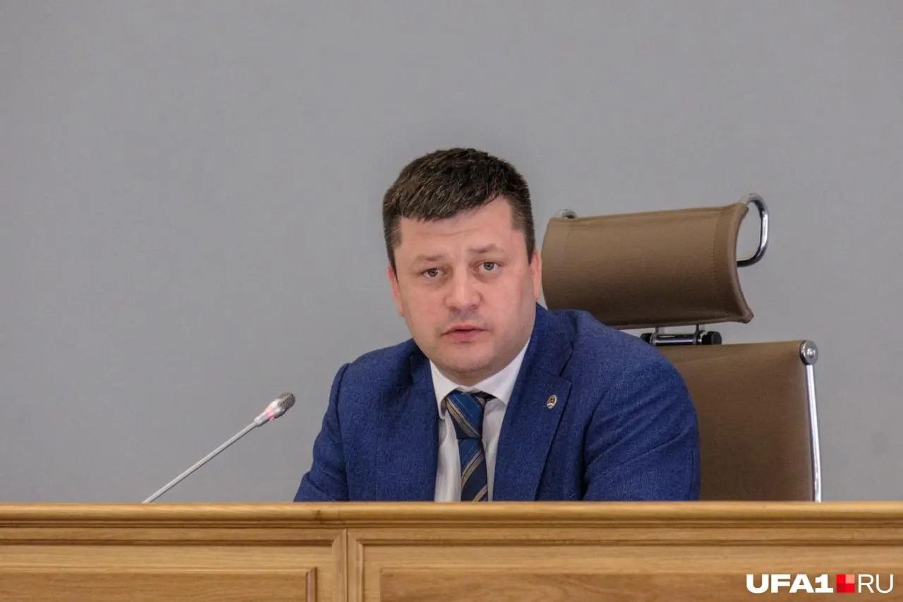 Ратмир Мавлиев подал иск против решения городского совета об увольнении. Адвокат сообщает, что также планируют подать иски против депутатов, допустивших резкие высказывания о личной жизни экс-мэра.
