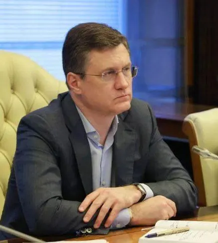 Вице‑премьер провёл совещание по рынку топлива: главы регионов доложили о запасах, логистике и обеспечении экстренных служб. Даны поручения по ежедневному мониторингу и принятию мер для недопущения локальных сбоев поставок.
