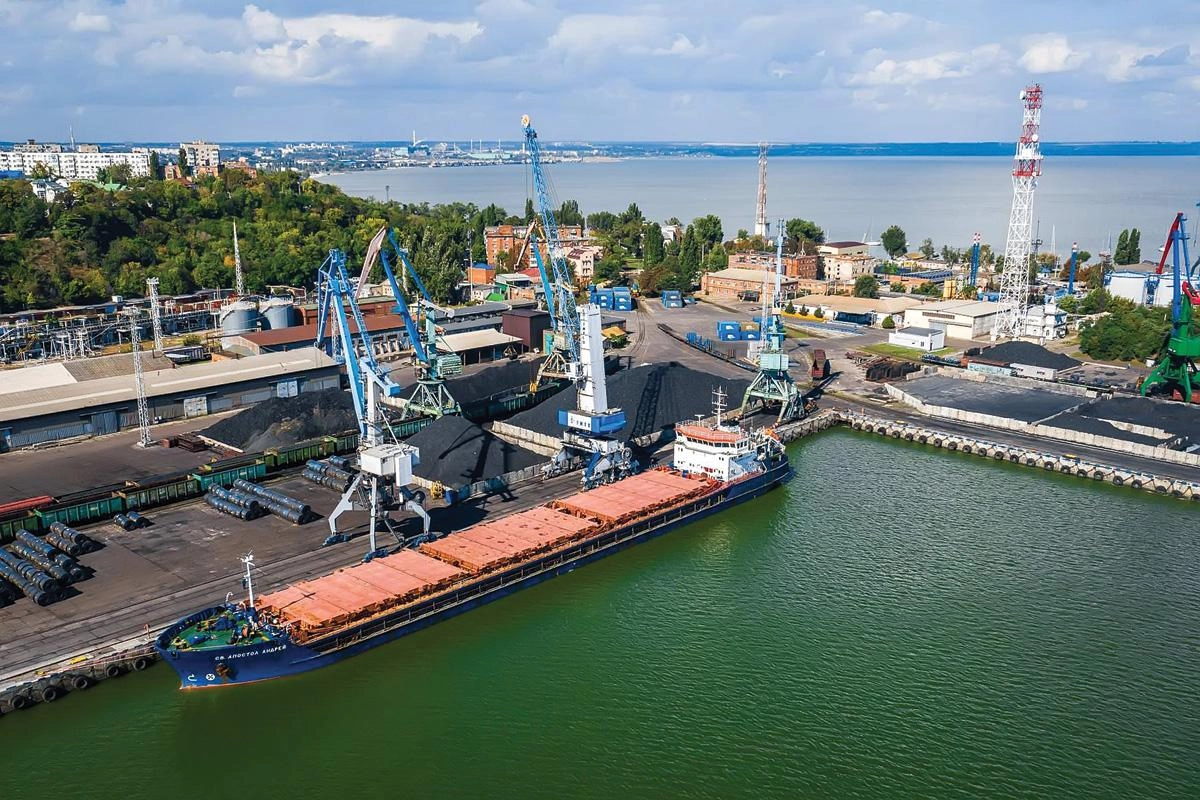 Минсельхоз предложил покрыть до 90% затрат на железнодорожную доставку зерна из Ростовской области в альтернативные порты, после того как из-за атак беспилотников остановились отгрузки из портов Азовского моря.