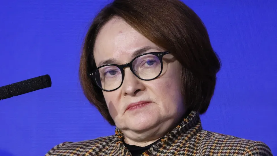 Из‑за дефицита топлива и ускорения инфляции межбанковские ставки и доходности облигаций отражают ожидания завершения цикла снижения ставки и рост вероятности её повышения в ближайшие 1–2 года.