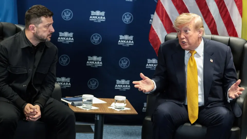 На саммите НАТО в Анкаре Дональд Трамп выразил поддержку ударам ВСУ по российским нефтезаводам, оборонным предприятиям и трубопроводам, назвав эскалацию потенциальным средством для завершения конфликта. По оценкам аналитиков, интенсивность атак по российской территории резко возросла.