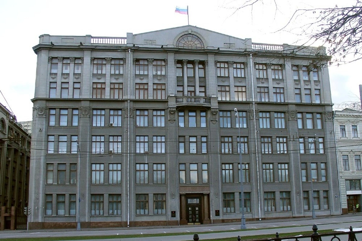 В администрации президента рекомендовали крупным подконтрольным СМИ ограничить публикации с последствиями ударов ВСУ по территории РФ и усилить демонстрацию успешных ударов российских сил по Украине; распоряжение начали реализовывать в конце июня.