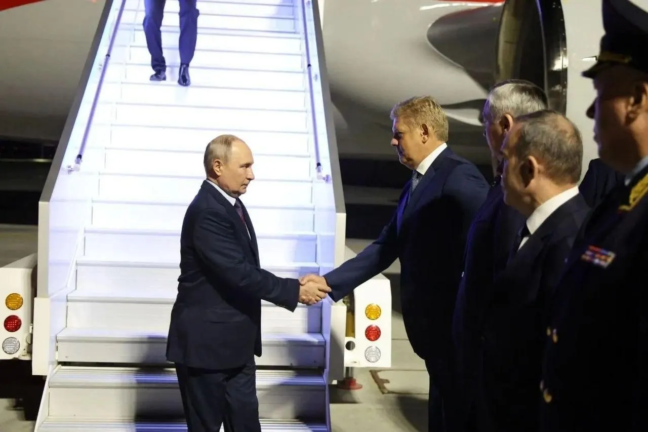 Президент посетил Новосибирск в рамках рабочего визита, приуроченного к открытию СКИФа — Сибирского кольцевого источника фотонов.