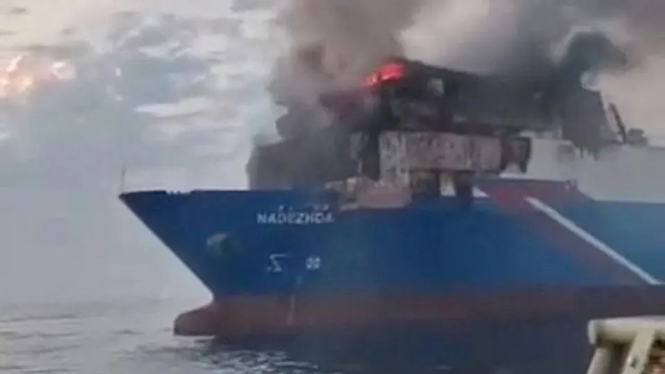 Из-за атак на суда в Черном море и санкций растут сроки доставки и стоимость импортируемых товаров; перевозчики направляют груз через альтернативные порты, что влияет на цены.