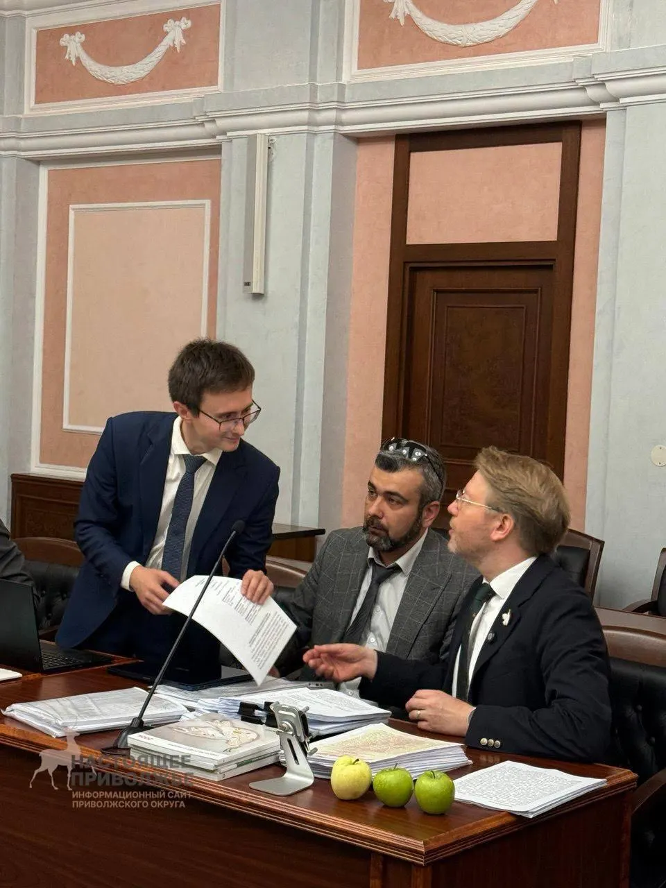Суд принял во внимание доводы о нарушениях авторских прав и финансировании кампании, а также вопросы публикации изображения, созданного ИИ. Рассматривается сумма иностранных пожертвований.