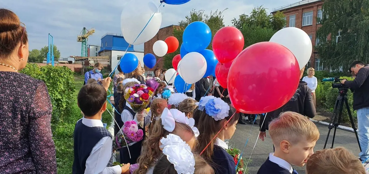 Средняя сумма школьных сборов достигла 16 000 рублей; за семь лет расходы заметно выросли.