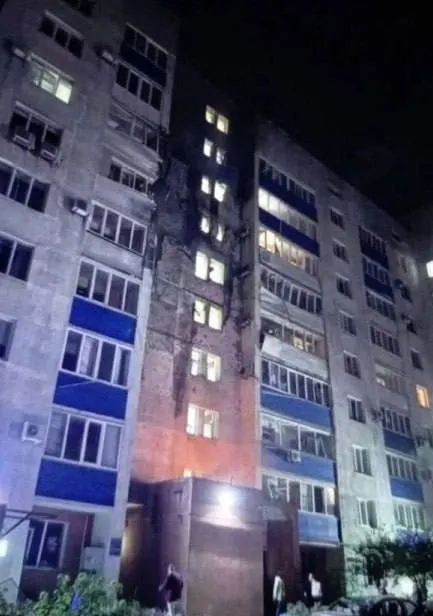 За ночь над регионами страны уничтожено большое число беспилотников; повреждены порт Усть-Луга и жилой дом в Новокуйбышевске.