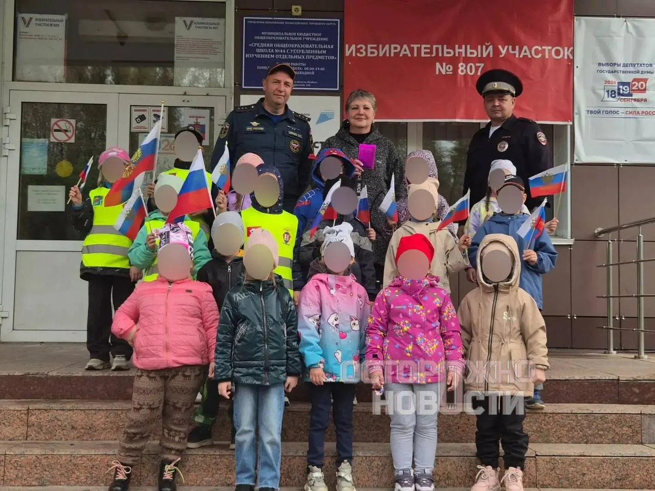 Сообщения из регионов фиксируют экскурсии на избирательные участки и организацию голосования среди дошкольников, а также давление на педагогов и сотрудников.