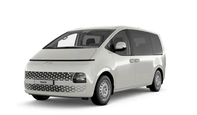 Новый Hyundai Staria оценивается в 7–10 млн рублей; подержанные — примерно 5 млн, встречаются варианты за 3,9–4,4 млн. Машина передана муниципалитету Уфы для проекта поддержки мобилизованных жителей.