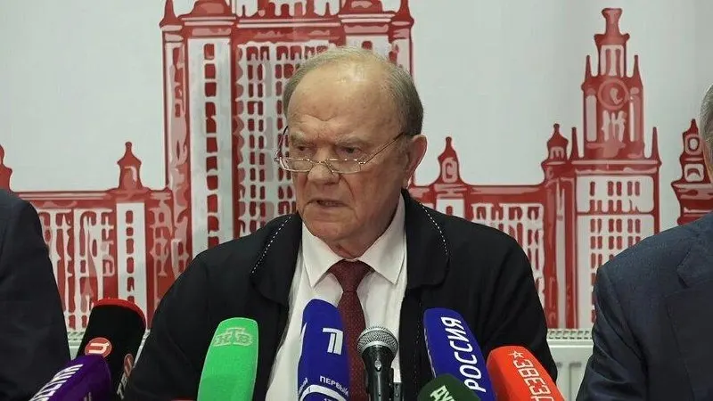 Председатель КПРФ Геннадий Зюганов призвал сменить курс и указал на рост тарифов ЖКХ, падение рождаемости и нехватку средств на базовые покупки.