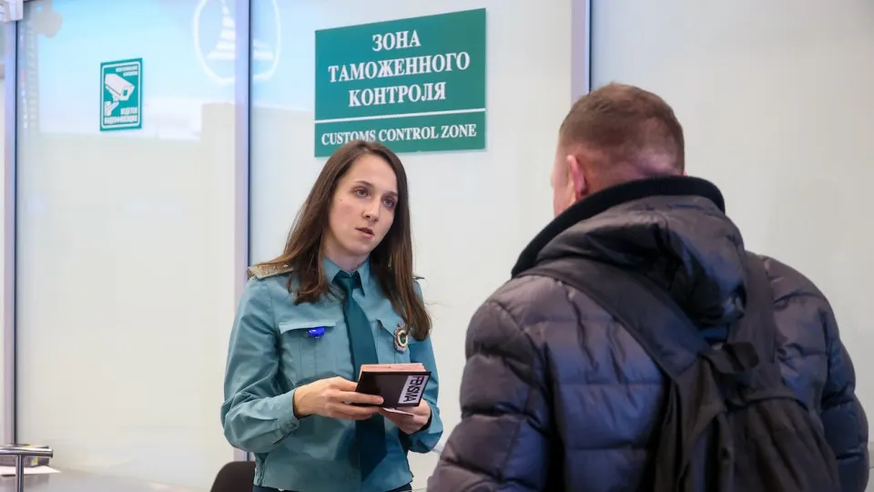 ЦБ и таможня усиливают контроль за вывозом золота и наличных, вводят новые ограничения и требования к документам.