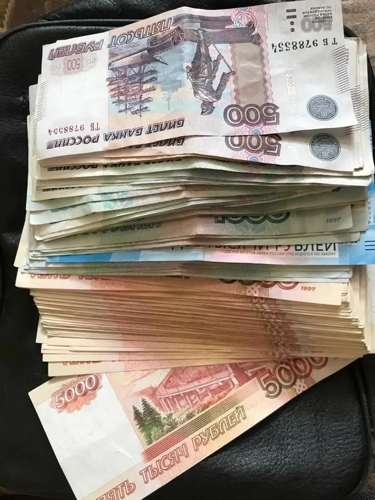 Инициатива предлагает ввести для всех работающих годовую премию, часто называемую 13-й зарплатой.