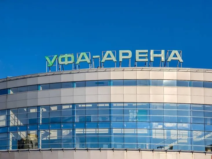 Уточняем правила парковки у комплекса: первый час — бесплатно, затем оплата за час, действуют льготы для отдельных категорий граждан.